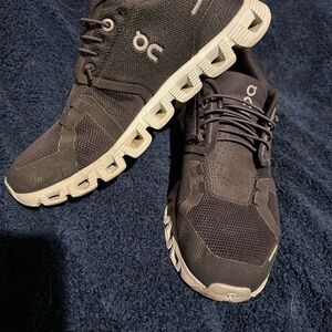 On Cloud ladies Athletic Shoes